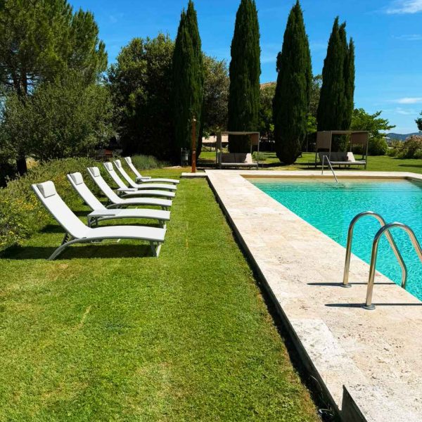 Pool sunbeds1Opt